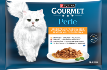 PURINA GOURMET Perle karma dla kota, niebieska torebka z białym kotem i filecikami w sosie, widok z przodu.