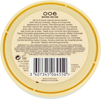 Spód matującego pudru Rimmel Stay Matte 006 Warm Beige, widoczna beżowa etykieta z opisem i kodem kreskowym.