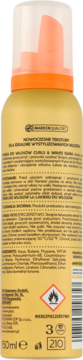 Tył pianki do włosów ISANA Curls & Waves, złota butelka z pomarańczowym aplikatorem, widoczne napisy.