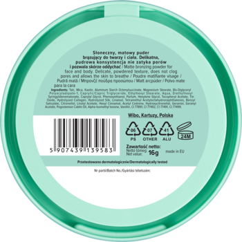 Tył miętowego, okrągłego opakowania słonecznego pudru brązującego. Widoczne składniki i kod kreskowy.