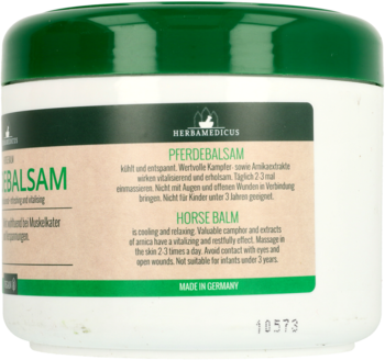 Herbamedicus balsam koński w białym okrągłym słoiku z zielonym wieczkiem, beżowa etykieta, widok z przodu.