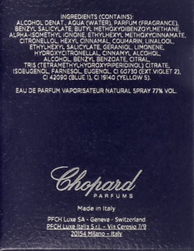 Tył ciemnoniebieskiego opakowania perfum Chopard Wish, widoczna lista składników i dane producenta.