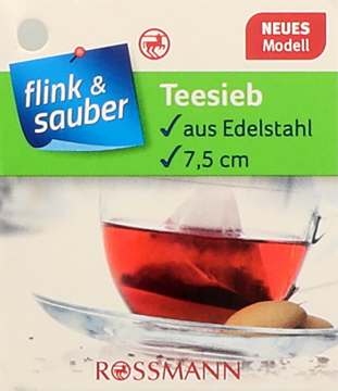 Biało-zielone opakowanie sitka do herbaty Rossmann ze stali nierdzewnej, 7,5 cm, z grafiką kubka herbaty.