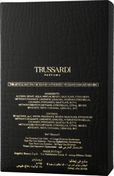 Tył czarnego opakowania Trussardi Parfums, o fakturze skóry krokodyla, z etykietą składników i "MADE IN ITALY".
