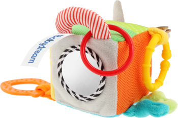 Kostka - Activity, miękka wielokolorowa zabawka sensoryczna z lusterkiem i pierścieniami C, widok z boku.