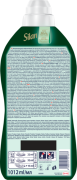 Tył ciemnozielonej butelki płynu Silan Aromatheraphy Fascinating Jungle. Widoczne piktogramy dozowania i kod kreskowy.