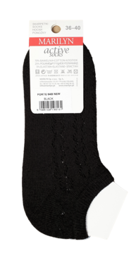 Czarne, ażurowe stopki Marilyn Active SOCKS 36-40 na białym wieszaku z czerwonym logo, ujęcie z przodu.