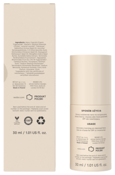 Tył beżowego pudełka serum z witaminą C 30ml z listą składników i butelka z opisem użycia.