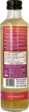 Tył szklanej butelki Kombuchy Passion Fruit Forever Young, z etykietą pokazującą skład i tekst "LIVE PROBIOTIC".
