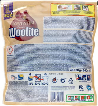 Tył opakowania kapsułek Woolite Keratin Therapy Mix Colors, 33 szt., z instrukcjami prania i składnikami.