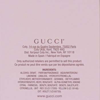 Tył różowego opakowania wody toaletowej Gucci Bamboo z listą składników, adresem dystrybutora i logo.