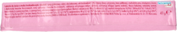 Tył różowego opakowania wegańskich cukierków Fruittella, z niewyraźnym tekstem informacyjnym.