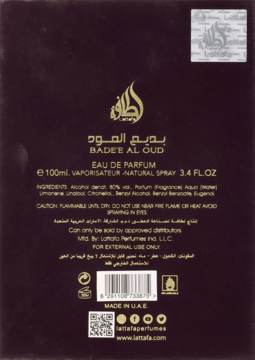 Tył ciemnobrązowego opakowania perfum Lattafa Badee Al Oud 100ml, ze złotymi i białymi napisami, kodem kreskowym i logo Lattafa.