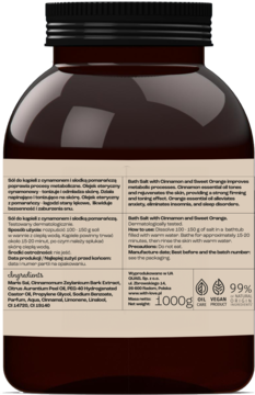 Tył brązowej butelki soli do kąpieli With Love 1000g, etykieta z opisem cynamon i pomarańcza.