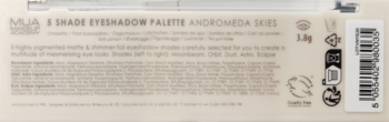 Tył beżowego opakowania palety cieni MUA Andromeda Skies z listą składników i kodem kreskowym, prostopadle.