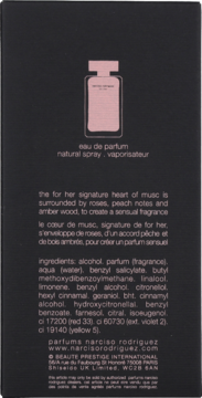 Tył czarnego opakowania perfum Narciso Rodriguez For Her, z listą składników i opisem kompozycji zapachowej.