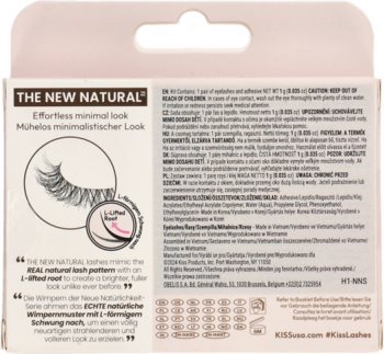 Tył opakowania sztucznych rzęs KISS New Natural. Widoczne opisy, grafiki i zbliżenie na rzęsy.