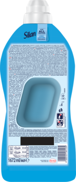 Tył niebieskiej butelki Silan Fresh Sky, skoncentrowany płyn do płukania 1672ml z instrukcjami i miarką.