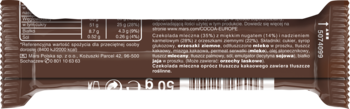 Tył brązowego opakowania batona Snickers z widoczną tabelą wartości odżywczych, składem i kodem kreskowym.