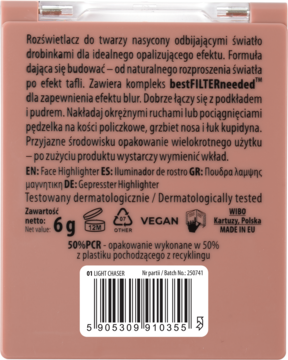 Tył opakowania rozświetlacza NAM 01 Light Chaser: jasnoróżowy kompakt z logo, informacją o 50% recyklingu.