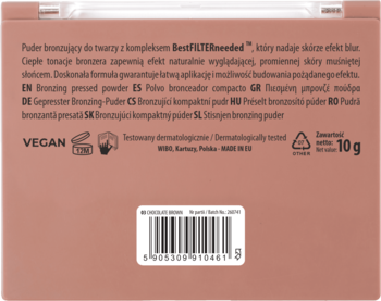 Tył kompaktowego pudru brązującego NAM 03 Chocolate Brown, z opisem produktu i oznaczeniem vegan.