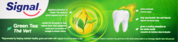 Zielony banner Signal Green Tea, pasta do zębów, z grafiką zęba, liści i opisem działania.