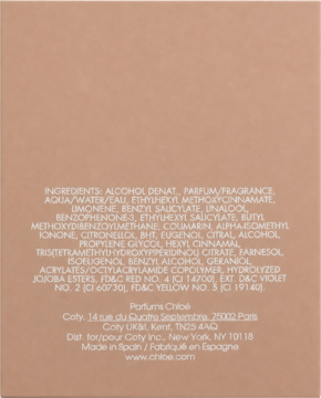Tył beżowego opakowania wody perfumowanej Chloe z listą składników, danymi producenta i krajem pochodzenia.
