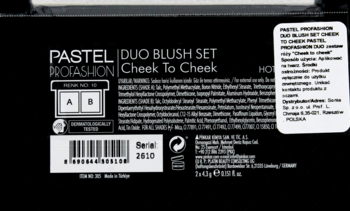 Tył czarnego opakowania Pastel Proashion Duo Blush Set Cheek To Cheek z etykietą, kodem kreskowym i składem.