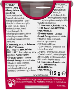 Tył opakowania świecy Glade Luscious Cherry & Peony, czerwona etykieta z polskim opisem składników.