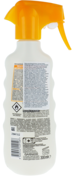 Tył białego sprayu przeciwsłonecznego Garnier SPF 30 z pomarańczową nakrętką, widoczny kod kreskowy i składniki.
