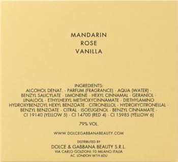 Tył etykiety perfum Dolce & Gabbana. Złote tło, czarny tekst. Widoczne nuty: Mandarynka, Róża, Wanilia oraz skład.