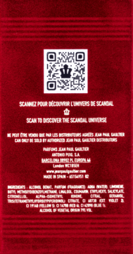 Tył czerwonego opakowania Jean Paul Gaultier Scandal męskiej wody toaletowej, z kodem QR i listą składników.