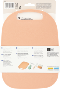 Tył opakowania dziecięcej brzoskwiniowej deski do krojenia z uchwytem i widocznymi akcesoriami kuchennymi, wielojęzyczne instrukcje.