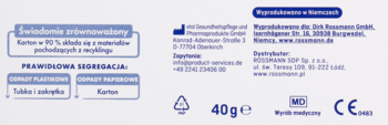 Tył opakowania super mocującego kremu do protez 40g, z danymi producenta, recyklingu oraz certyfikatami.