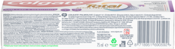 Tył opakowania pasty do zębów Colgate Total Active Prevention Gum Care & Sensitivity z tekstem i kodem kreskowym.