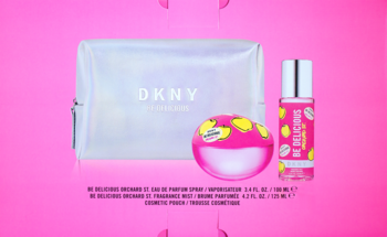 Zestaw DKNY Be Delicious Orchard St. dla kobiet: okrągłe perfumy, żółta mgiełka, przezroczysta kosmetyczka.