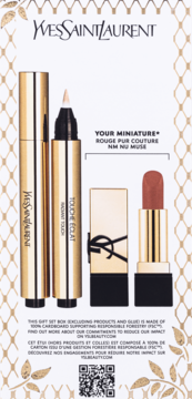 Zestaw YSL: złoty korektor Touche Éclat i beżowa mini szminka Rouge Pur Couture Nude Muse na białym tle.