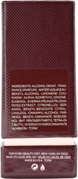 Tył ciemnobordowego opakowania Tom Ford Cherry Smoke z fakturą, widoczny skład INGREDIENTS i dane producenta.