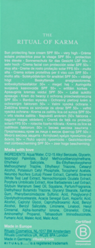 Tył zielonego opakowania kremu do twarzy Ritual of Karma SPF 50+ ze spisem składników i informacjami o firmie.