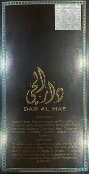 Tył czarnego opakowania perfum Dar Al Hae z listą składników, ostrzeżeniem FLAMMABLE i instrukcjami.