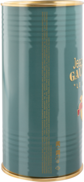 Jean Paul Gaultier Le Beau La Parfum, turkusowa puszka z drobnym złotym tekstem i prążkami, widok boczny.