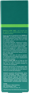 Tył ciemnozielonego opakowania Erborian Centella Acne Care, fluidu do twarzy. Widoczny opis i składniki produktu.