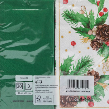 Dekoracyjne serwetki świąteczne: część zielonego opakowania i biała serwetka z ostrokrzewem i szyszkami.