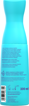 Tył turkusowej, profilowanej butelki sprayu po opalaniu HiSkin After Sun Family 200 ml, z etykietą, składnikami i kodem kreskowym.