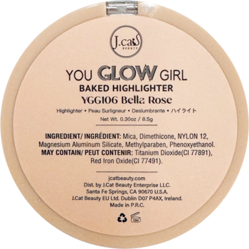 J.Cat Beauty You Glow Girl Baked Highlighter Bella Rose, tył okrągłego opakowania z listą składników.