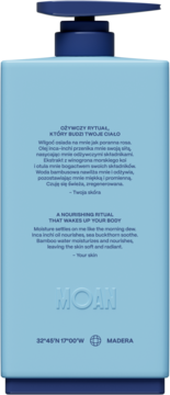 Tył jasnoniebieskiej prostokątnej butelki MOAN EPIC odżywczego żelu pod prysznic z niebieską pompką, widoczne opisy i tłoczone logo MOAN.