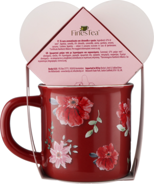 Zestaw prezentowy: bordowy kubek z różowo-czerwonymi kwiatami i zielonymi listkami oraz herbata FinesTea, widok z przodu.
