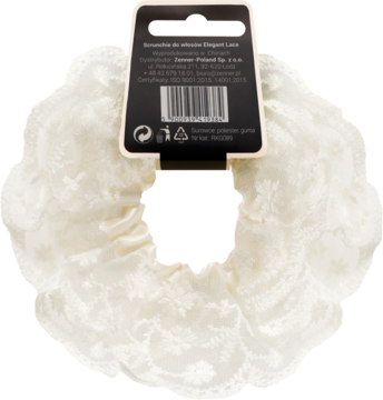 Biała scrunchie do włosów Elegant Lace z koronkowym wykończeniem i wzorem, widok z przodu z czarną metką.