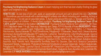 Opakowanie Pyunkang Yul Brightening Radiance Cream od tyłu, z instrukcją, składem na pomarańczowym tle.