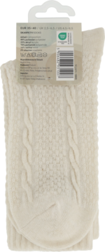 Kremowe skarpetki z warkoczowym splotem, dzianinowe, widok z przodu złożonych na płasko, z widoczną metką produktu.